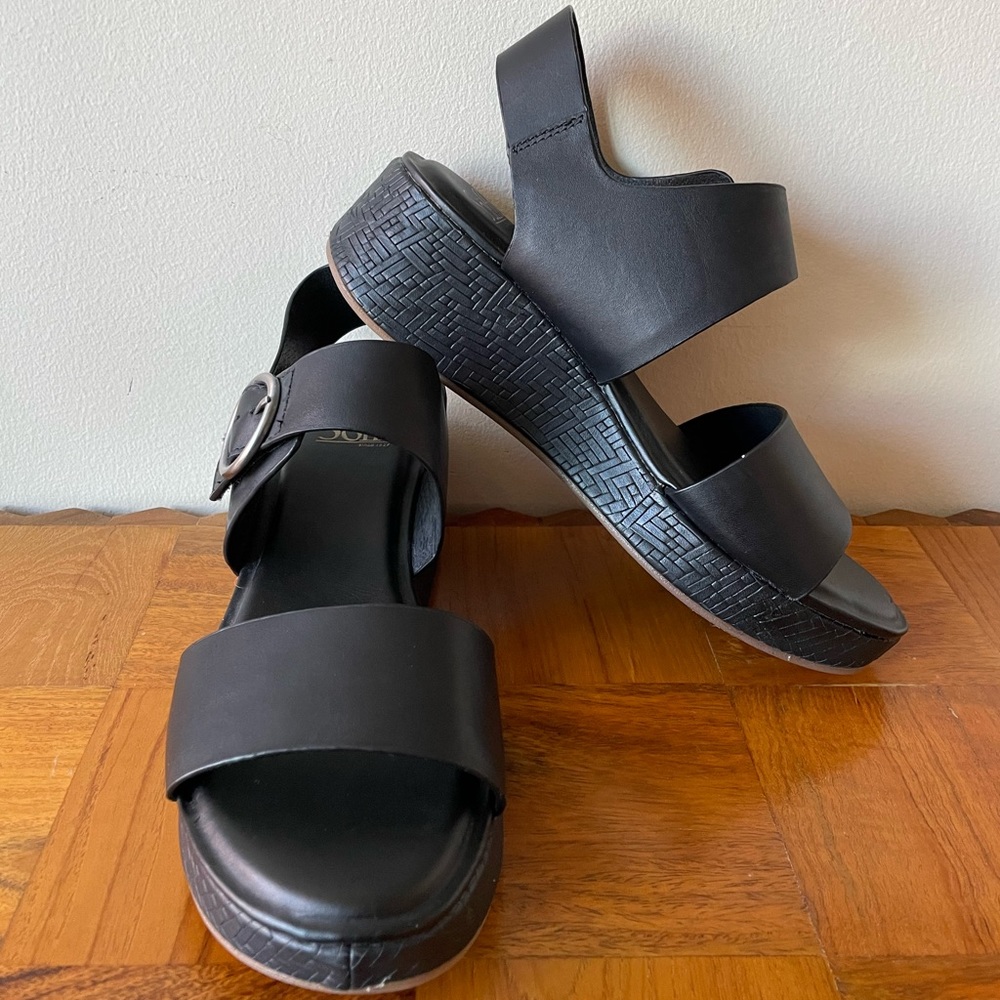 New Never Worn Black Sofit Leather Wrap Sandal